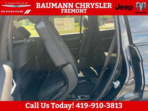 New 2025 Jeep Grand Cherokee L Laredo w/ Trailer Tow Package AWD/4WD image 15