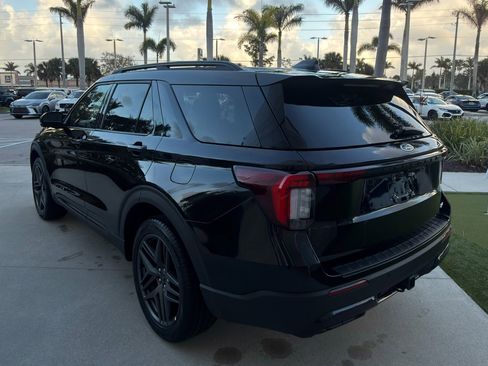 Used 2025 Ford Explorer ST-Line w/ ST-Line Street Pack image 7