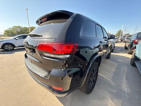 Used 2018 Jeep Grand Cherokee Altitude AWD/4WD image 7