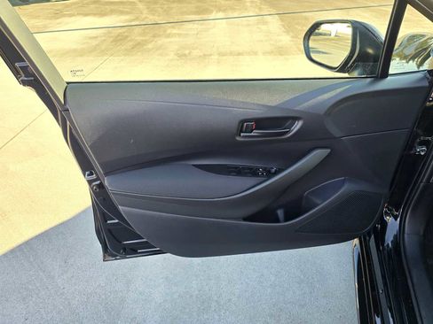 Used 2025 Toyota Corolla LE image 21