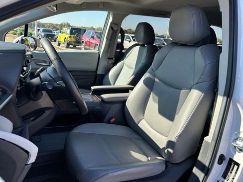 Used 2024 Toyota Sienna XLE image 13