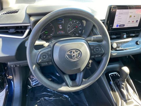 Used 2025 Toyota Corolla LE image 28