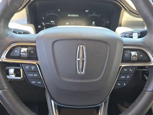 Used 2022 Lincoln Nautilus FWD w/ Premium Package image 30