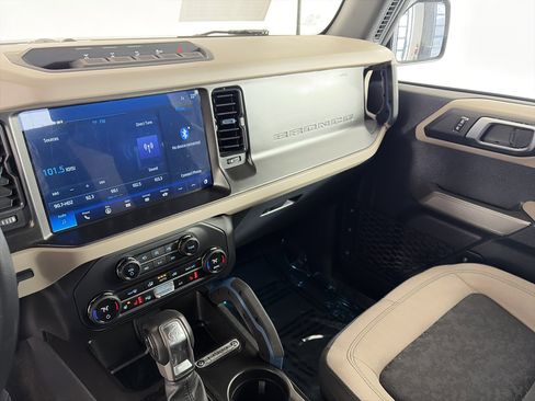 Used 2023 Ford Bronco Wildtrak image 4