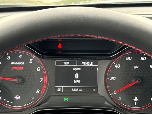 Used 2026 Chevrolet Trax RS w/ Sunroof Package FWD image 4