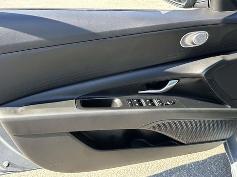 Used 2023 Hyundai Elantra SEL FWD image 13