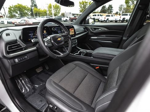 Used 2025 Chevrolet Traverse LT w/ Driver Confidence Package AWD/4WD image 21
