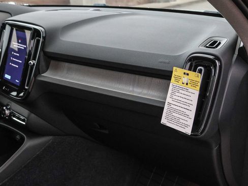 New 2025 Volvo XC40 B5 Plus w/ Protection Package Premier image 19