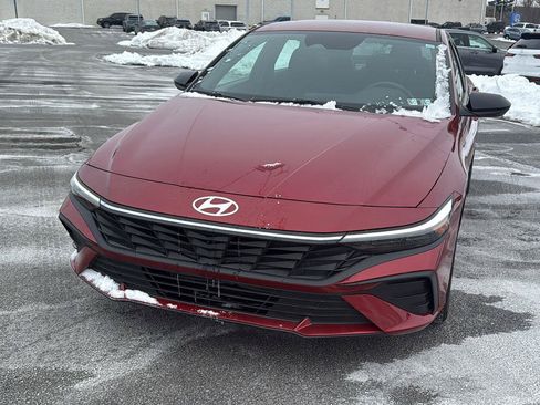 Used 2025 Hyundai Elantra Sport FWD image 14