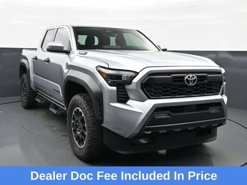 Used 2025 Toyota Tacoma TRD Off-Road AWD/4WD image 1