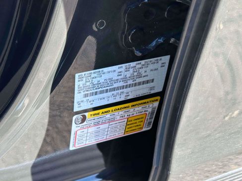 Used 2023 Ford Expedition XLT image 17