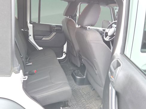 Used 2015 Jeep Wrangler Unlimited Sport image 13