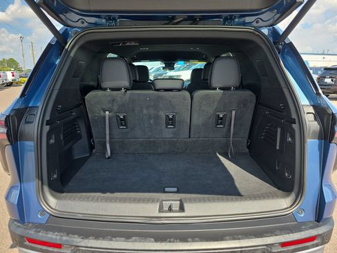 Used 2025 Chevrolet Traverse LT AWD/4WD image 14