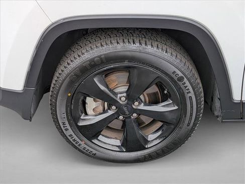 Used 2017 Jeep Cherokee High Altitude w/ Luxury Group image 21