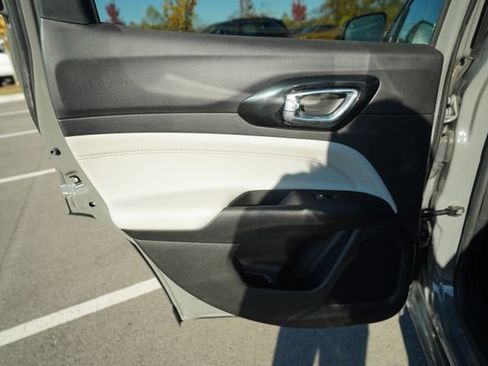 Used 2022 Jeep Compass Limited image 17