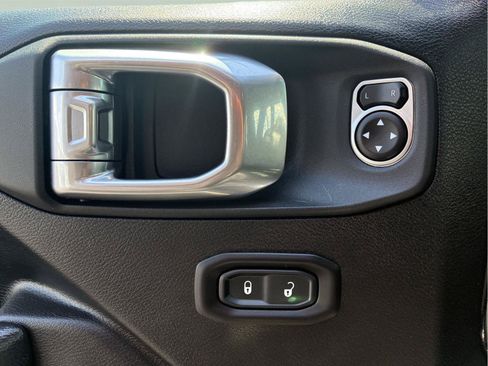 Used 2025 Jeep Wrangler Unlimited Sport AWD/4WD image 14