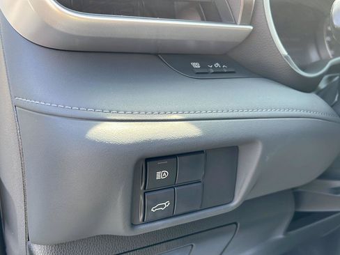 Used 2022 Toyota Highlander XLE AWD/4WD image 7