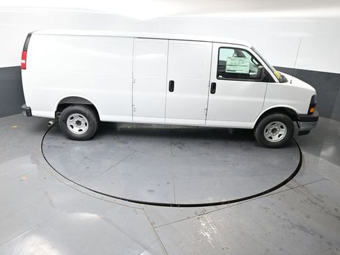 New 2026 GMC Savana 2500 Extended w/ Enhanced Convenience Package image 37