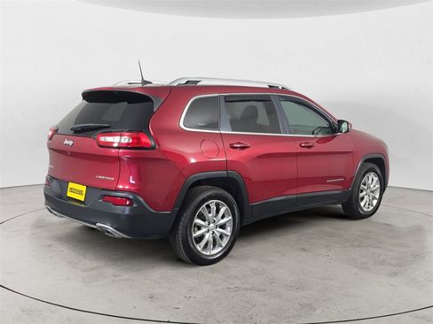Used 2017 Jeep Cherokee Limited image 5
