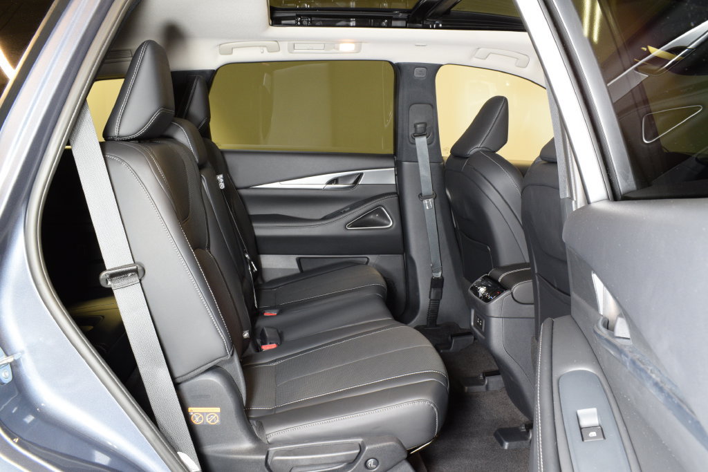 Certified 2027 INFINITI QX60 Luxe w/ Cargo Package AWD/4WD image 31