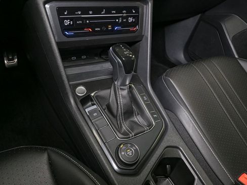 Certified 2023 Volkswagen Tiguan SE R-Line AWD/4WD image 38