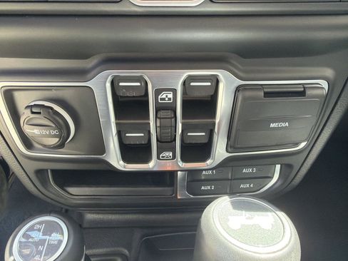 Used 2023 Jeep Wrangler Unlimited Sahara w/ Cold Weather Group AWD/4WD image 17