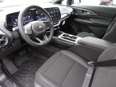 New 2026 Chevrolet Equinox EV LT image 15