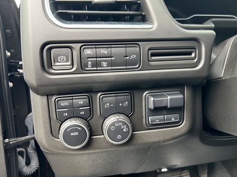 Used 2022 Chevrolet Tahoe RST w/ Sport Performance Package image 12