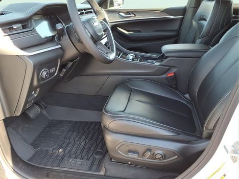 New 2026 Jeep Grand Cherokee Limited AWD/4WD image 16