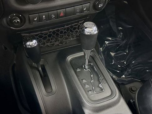 Used 2017 Jeep Wrangler Unlimited Sahara image 14