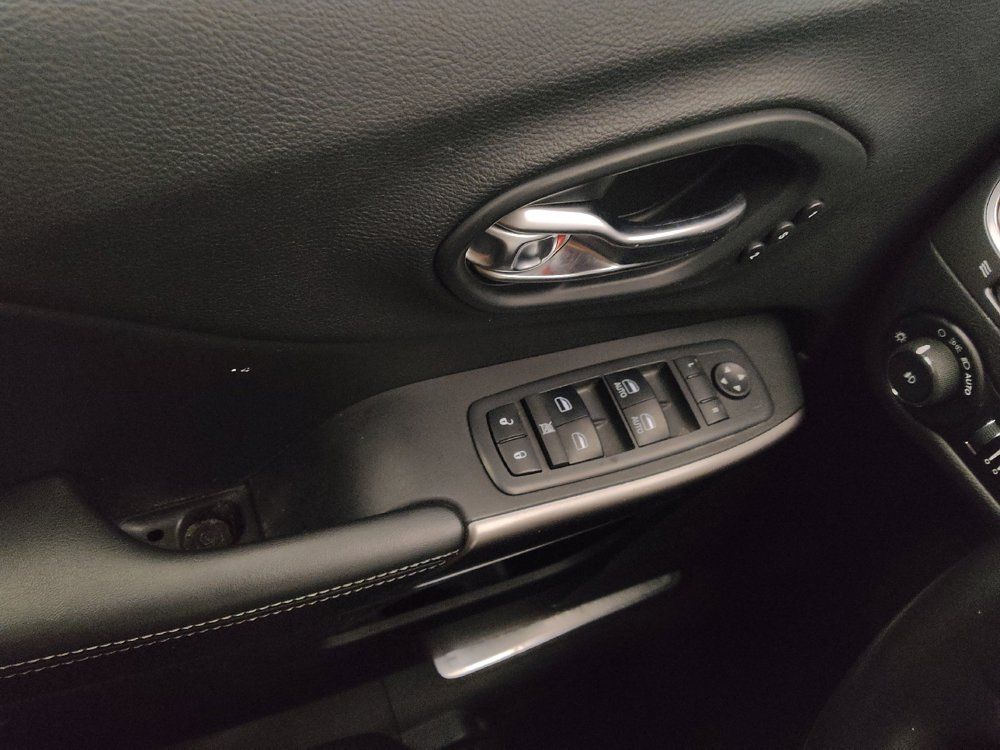 Used 2019 Jeep Cherokee Limited AWD/4WD image 27