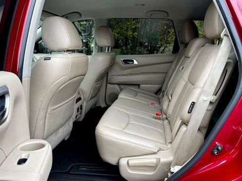 Used 2018 Nissan Pathfinder SL image 18