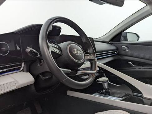 Used 2025 Hyundai Elantra Limited FWD image 23