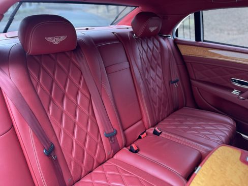Used 2016 Bentley Flying Spur V8 image 38