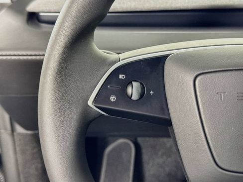 Used 2026 Tesla Model Y AWD image 15