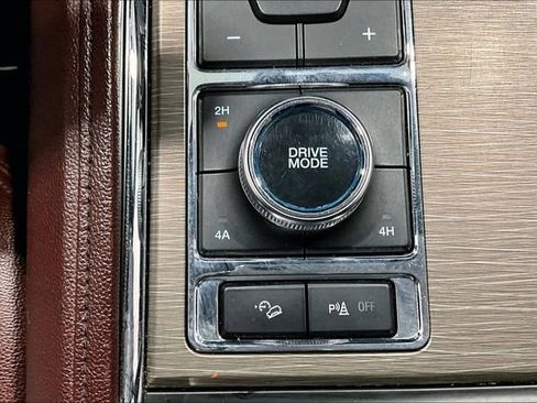 Used 2024 Ford Expedition Limited image 16