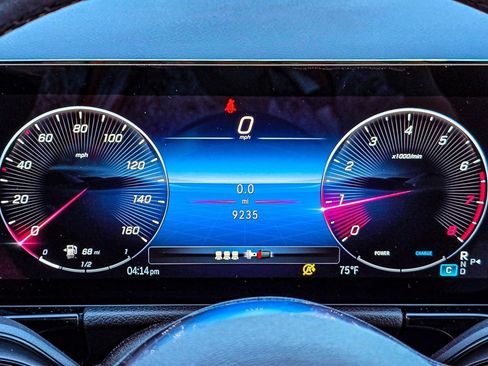 Used 2025 Mercedes-Benz GLA 250 4MATIC image 28