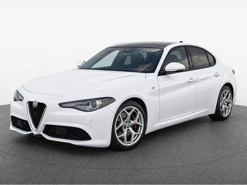 Used 2022 Alfa Romeo Giulia Ti RWD image 8
