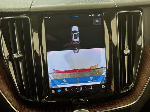 Used 2023 Volvo XC60 B5 Plus w/ Climate Package image 4