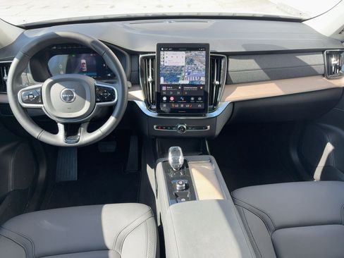 Certified 2025 Volvo XC90 B6 Plus image 16