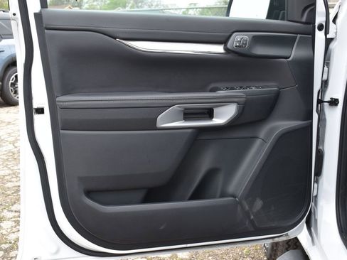 Used 2024 Ford Ranger Lariat w/ FX4 Off-Road Package image 8