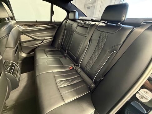 Used 2018 BMW M550i xDrive image 31