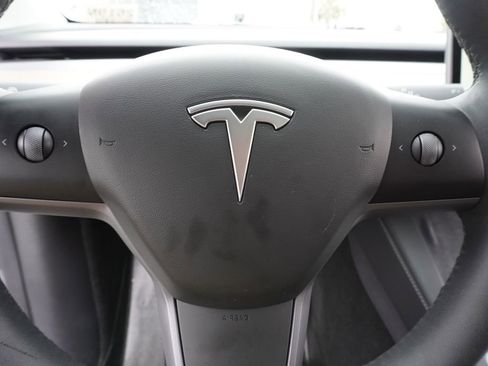Used 2021 Tesla Model Y Long Range image 20