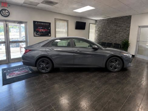 Used 2023 Hyundai Elantra SEL w/ Cargo Package FWD image 7