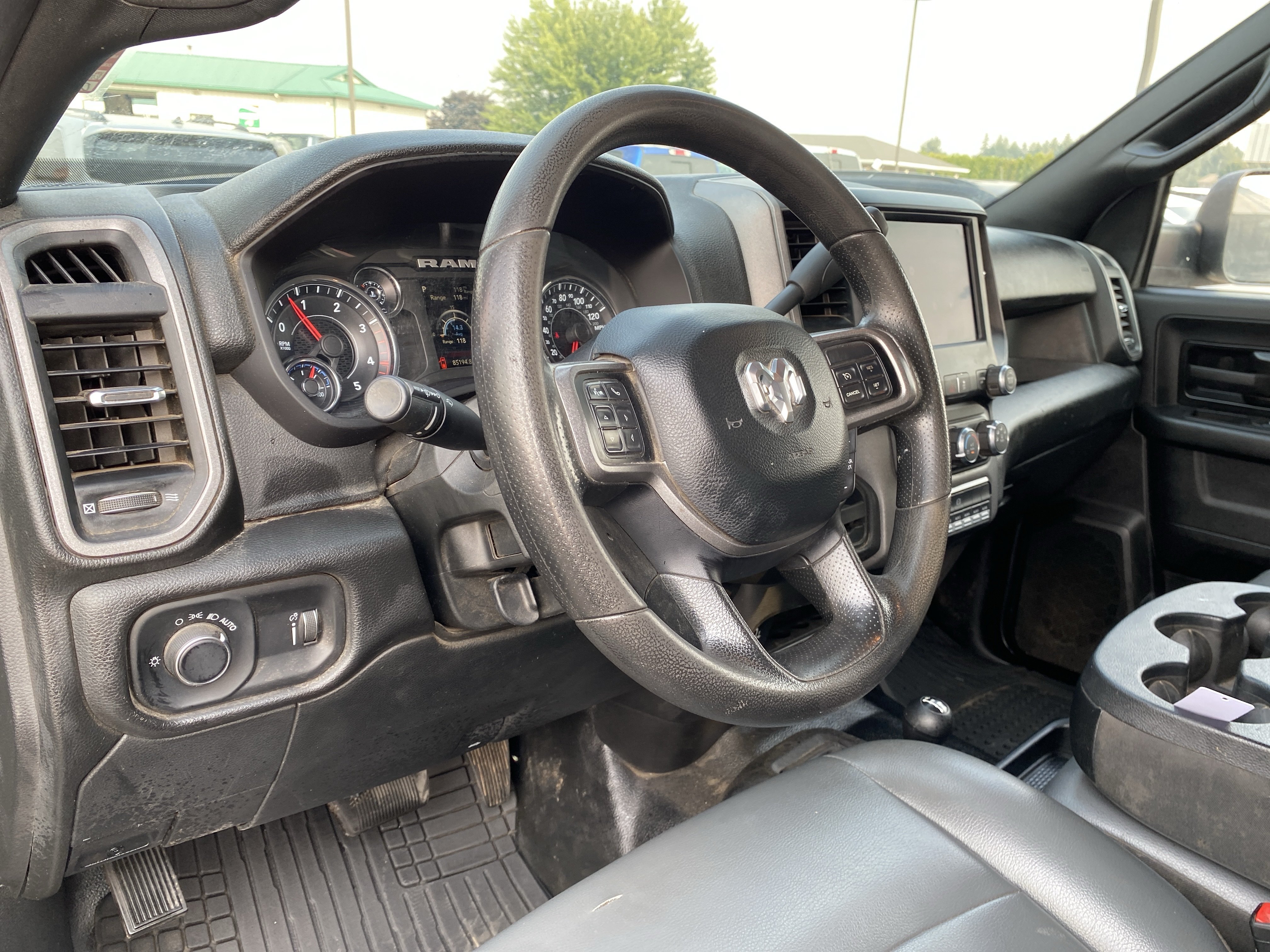 Used 2022 RAM 3500 Tradesman w/ Chrome Appearance Group AWD/4WD image 12