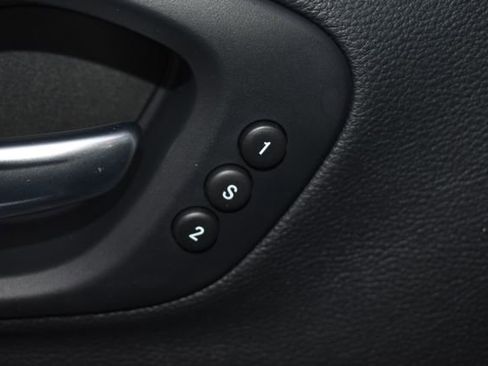 Used 2019 Jeep Cherokee Limited w/ Luxury Group image 16