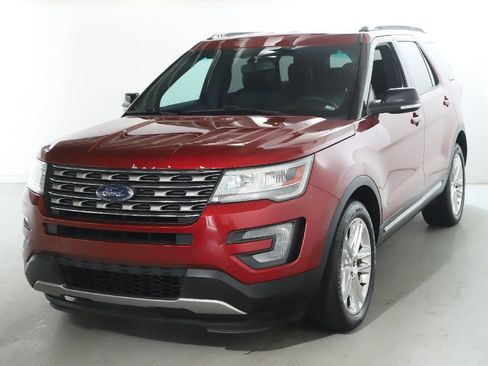 Used 2016 Ford Explorer XLT w/ Equipment Group 202A AWD/4WD image 3