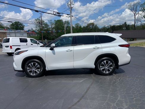 Used 2022 Toyota Highlander XLE image 4