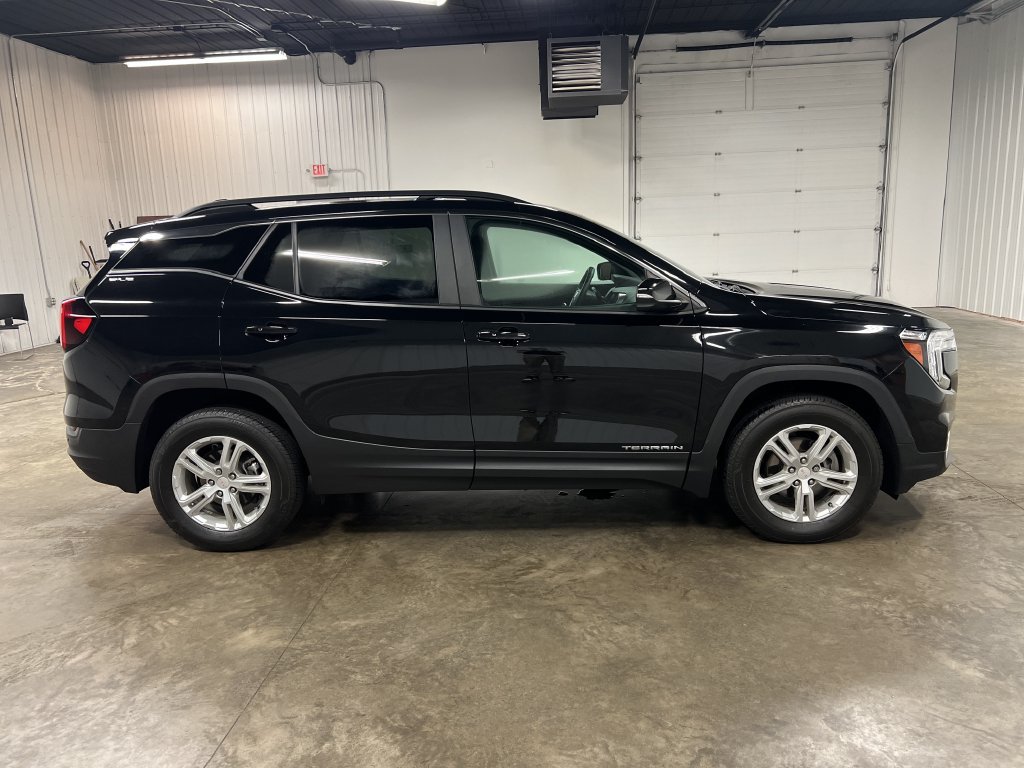 Certified 2023 GMC Terrain SLE w/ Driver Convenience Package AWD/4WD image 2