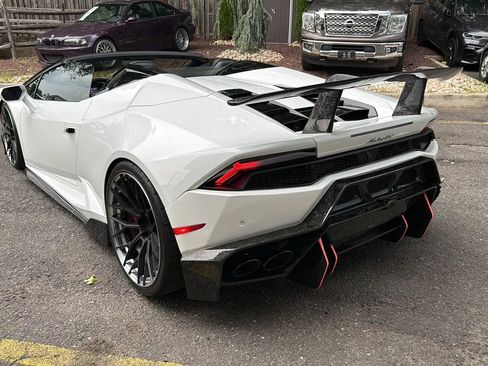 Used 2017 Lamborghini Huracan LP 580-2 RWD image 38